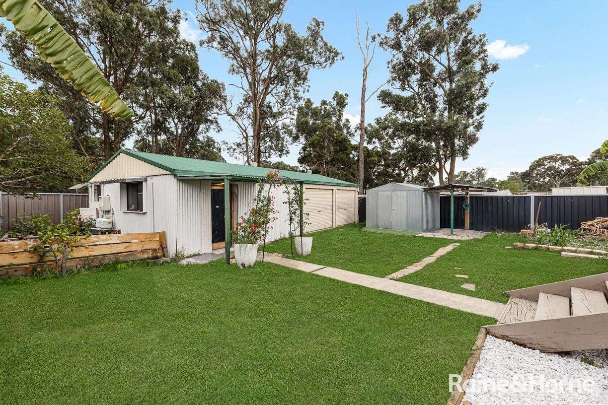 10 Lucena Crescent, Lethbridge Park, NSW 2770